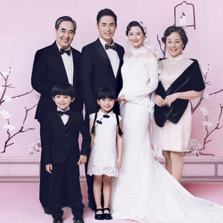 The little ghost is the best parent-child family photo photo photo photo photo photo group purchase 100 days photo of one-year-old child photo Shanghai Nanjing