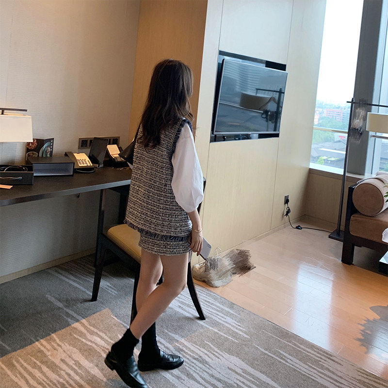 Seconds change rich and small sister 13 Liangpint small sub loose small fragrant wind horse holder jacket Short skirt suit Two sets