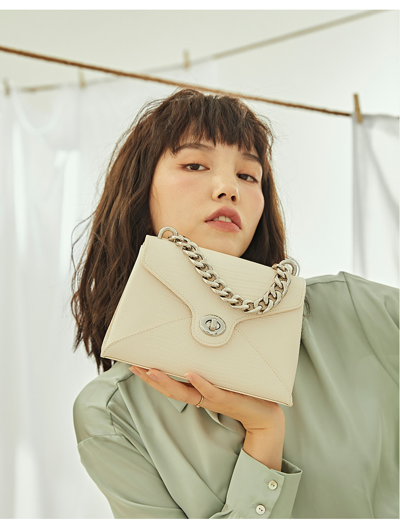 ELLE 女式单肩链条包 信封包 天猫优惠券折后￥399包邮（￥899-500） 3色可选