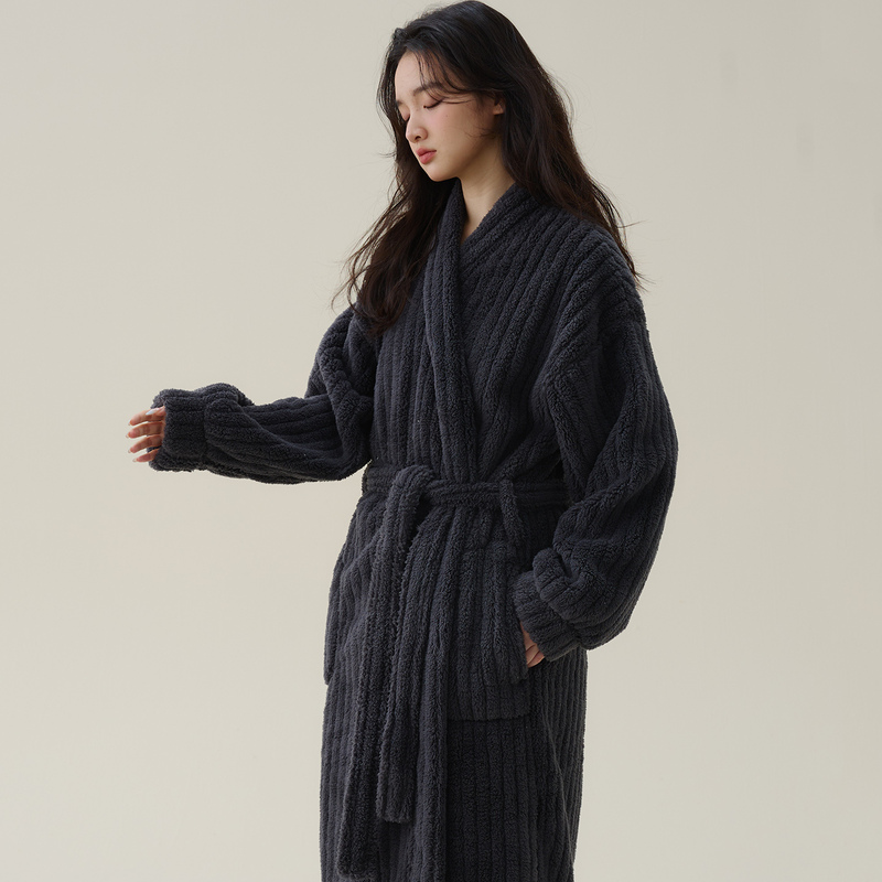 Women's Nightgown, Thickened and Fleece-Lined Long Coral Fleece Bathrobe with a High-End Feel, Super Popular for Autumn and Winter 2026, New Men's Style Women's Nightgown, Thickened and Fleece-Lined Long Coral Fleece Bathrobe with a High-End Feel, Super Popular for Autumn and Winter 2026, New Men's Style