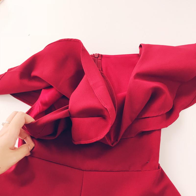 Phụ nữ khí chất váy váy xù lông từ cổ áo cao eo đã mỏng một từ jumpsuit quần short kỳ nghỉ jumpsuit quần short nữ đẹp