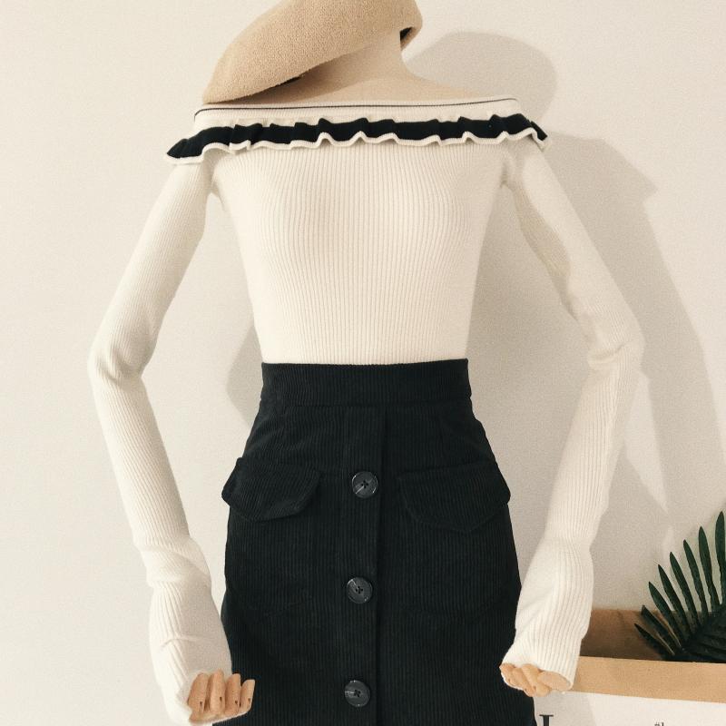 Chic bến cảng mùa thu và mùa đông đáy áo nhẹ nhàng nhấn màu xù từ vai lệch tay áo len mỏng áo len áo cardigan nữ