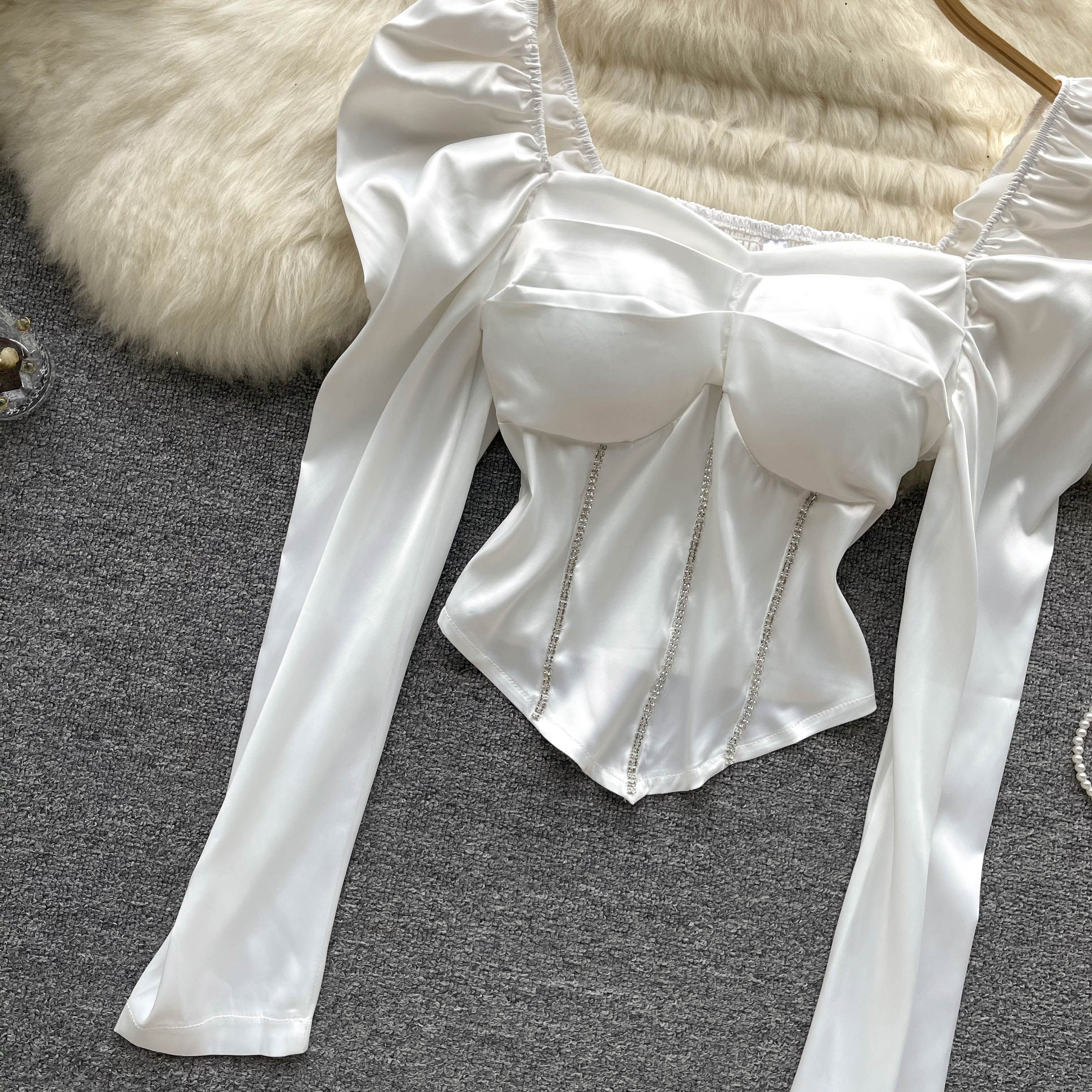 Дизайнерская осенняя рубашка, короткое термобелье, тренд сезона, рукава фонарики, квадратный вырез       