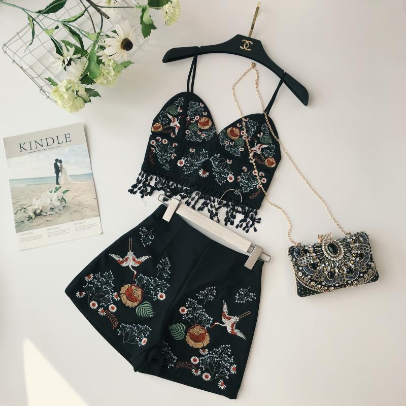 Kỳ nghỉ mới 2018 phù hợp với thời trang nặng thêu hoa sling top + quần short thêu eo cao hai mảnh shop quần áo nữ
