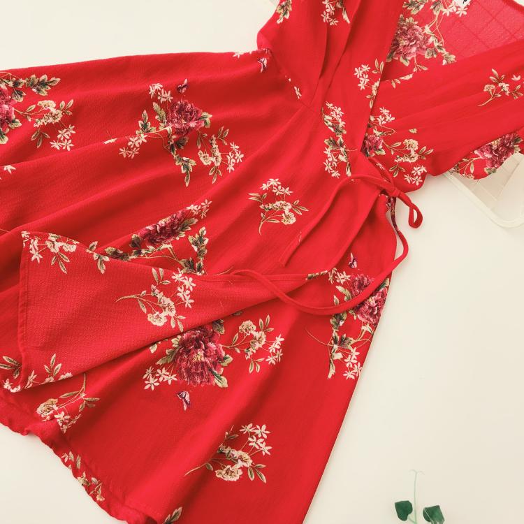 Mùa hè 2018 mới gợi cảm vòng eo ngắn tay chữ V với một chiếc váy xòe in họa tiết nữ lớn váy chiết eo