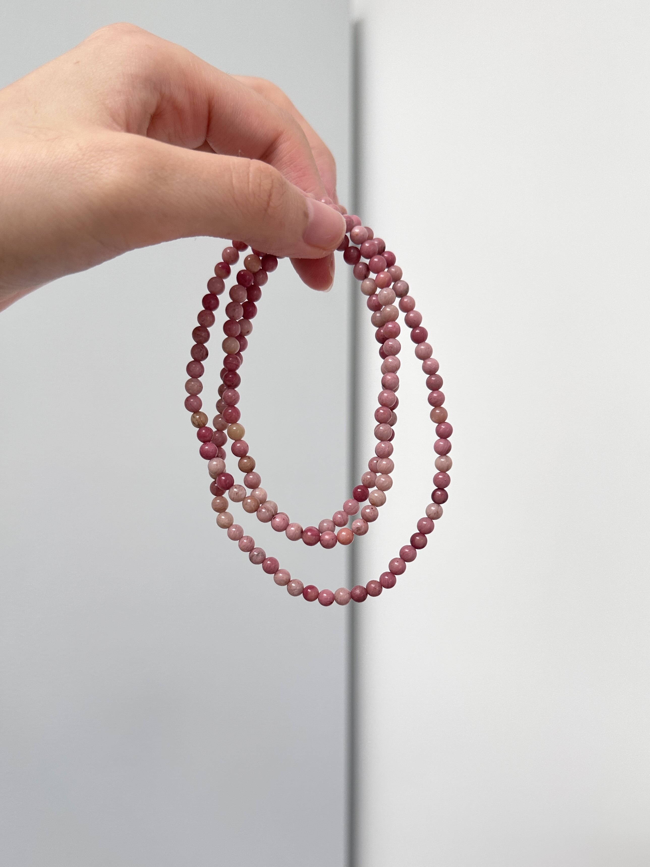 チーズ＆桜のレインマッシュルームスティッキーライス4mmローズストーン4連ブレスレット、多用途でインスタ映えするスタイル