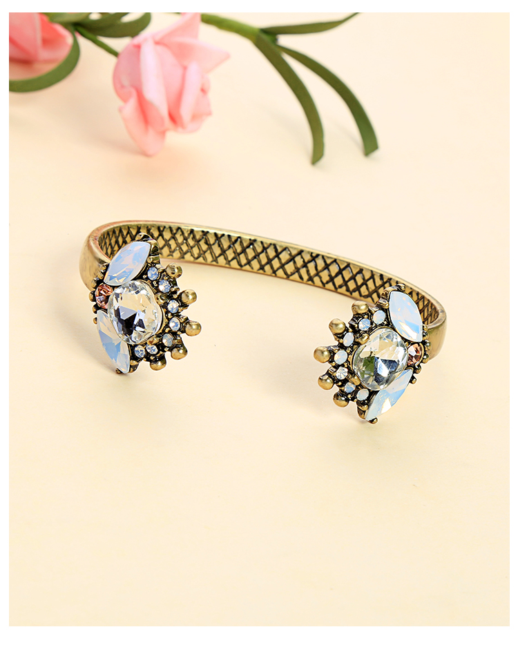Vintage Bracelet Phụ nữ phong cách châu Âu và Mỹ cung cấp trang phục khí chất kim cương đá quý cũ lạnh vòng tay gió vòng dâu tằm cho bé