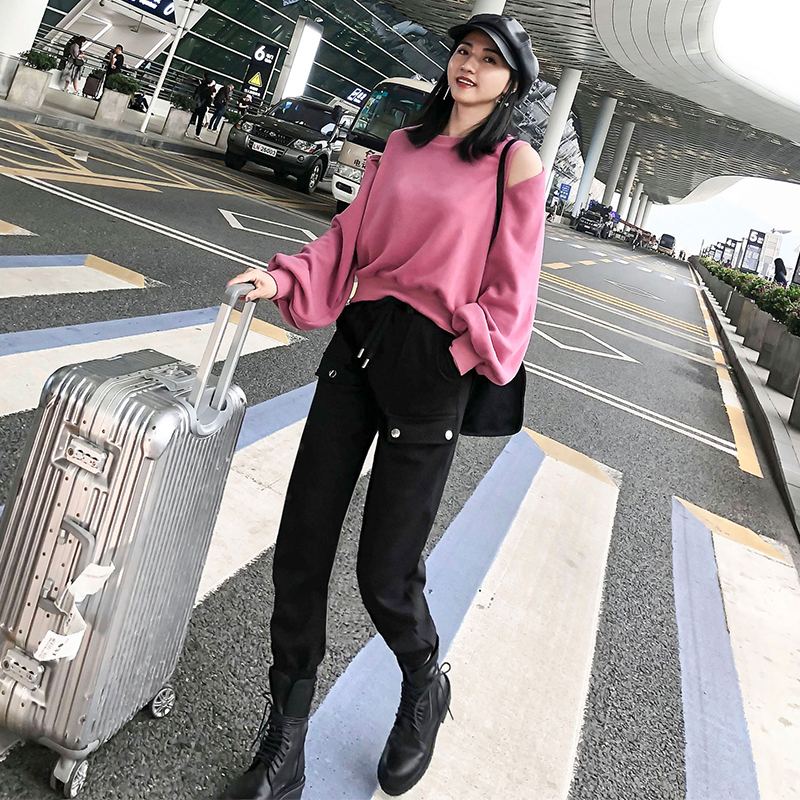 Tooling suit women's autumn and winter 2021 new European station loose leisure sports plus velvet off-the-shoulder sweater two-piece trend