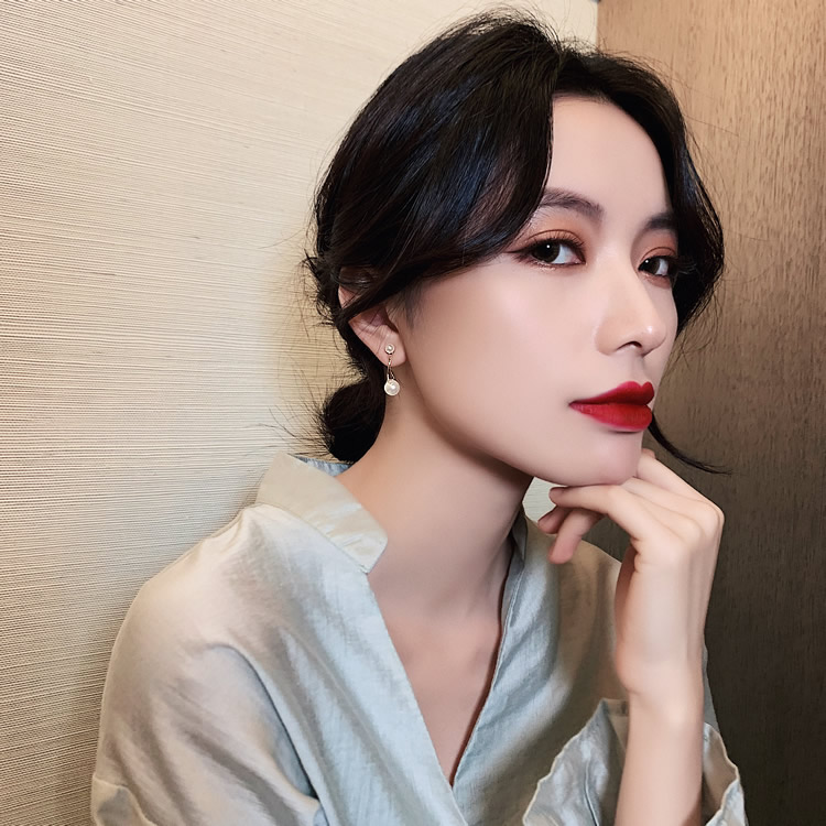 Outleys brand discount store withdraws the locker and picks up the natural pearl earrings outlets female accessories