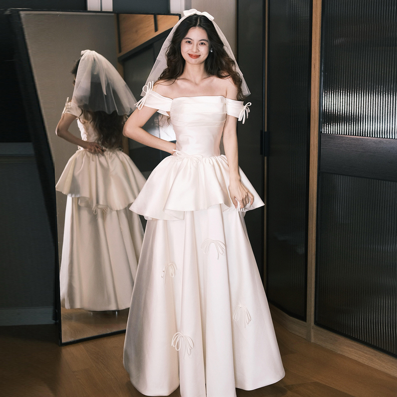 One-Shoulder Satin Light Wedding Dress 2026 New Style Wedding Engagement Bow White Evening Dress Going-Out Dress Puffy Skirt