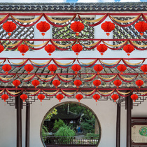 Outside the wedding yard wedding scene decoration Chinese wedding decoration outdoor ribbon pull flower color strip outdoor wave