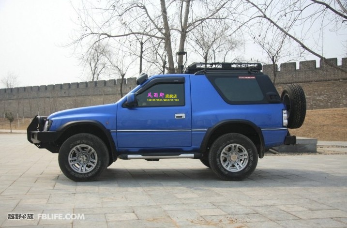 Giá đỡ hành lý Landwind x9 Giá đỡ mái Landwind X9 Hộp hành lý mái Landwind X9 với thanh ngang Hợp kim nhôm cốp nóc ô to