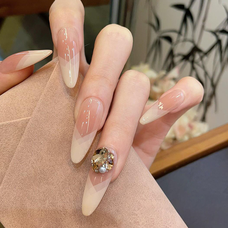 Purely Handmade White French-Style Nail Tips with Rhinestones, Medium-Length, 2026 New Model, High-End Feel, Suitable for Wedding Photos Purely Handmade White French-Style Nail Tips with Rhinestones, Medium-Length, 2026 New Model, High-End Feel, Suitable for Wedding Photos