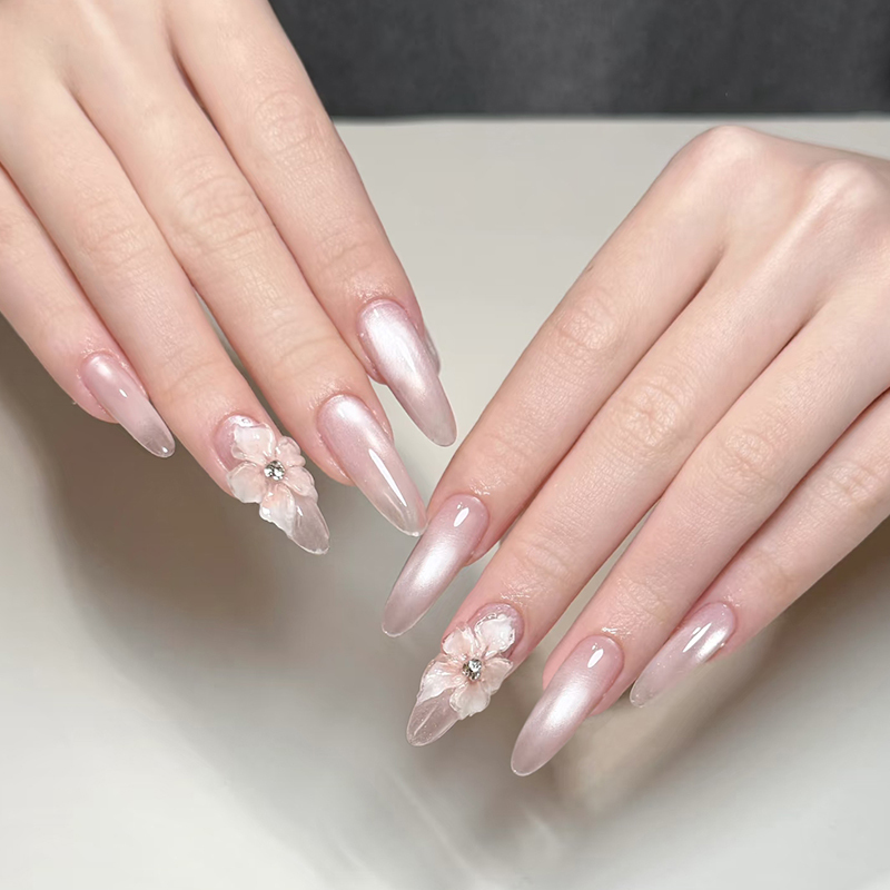 Handmade Cat-Eye Ice Flower Nail Art, Wearable Nails, Medium-Length Almond Style, 2026, Very Beautiful, New Style, High-End Feel, Suitable for Wedding Photos