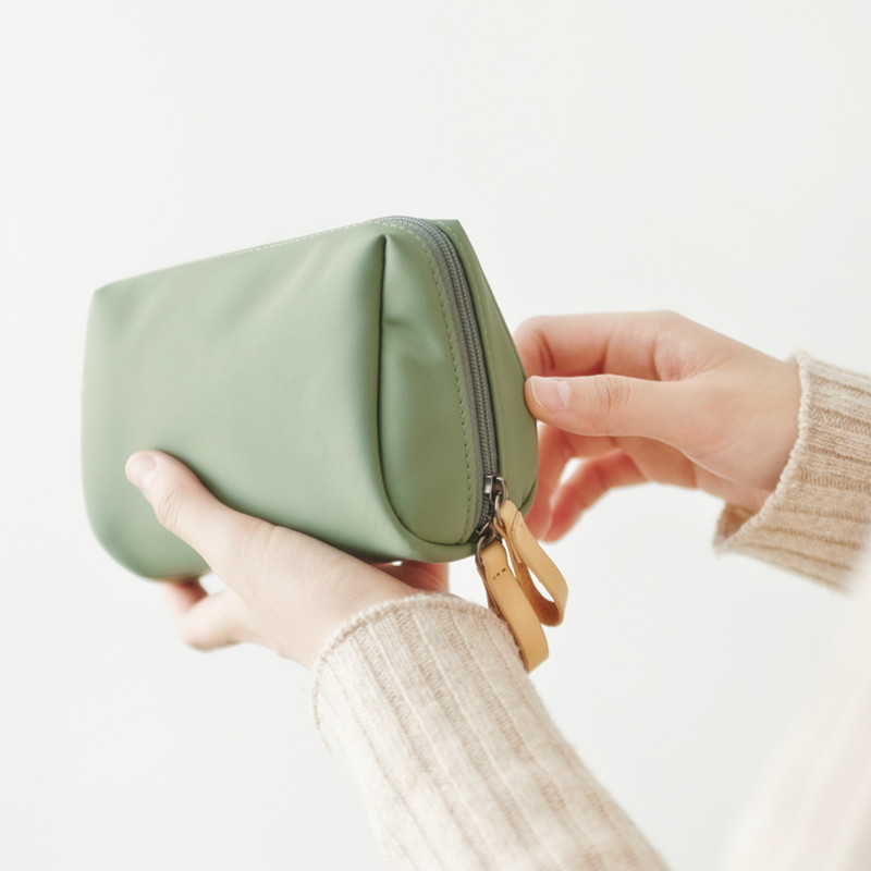 South Korean small ladies' makeup bag small number portable minimalist washing bag waterproof containing bag mini carry-on bag