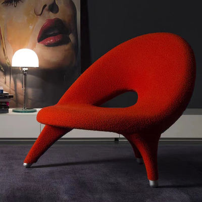 A modern, irregular-shaped three-legged snail single chair designed by Nordic designers, a fiberglass art and leisure model house for home use