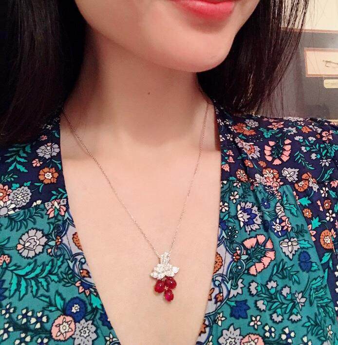 (Winston) red grapes elegant superb eye-catching Myanmar egg pasta surface ruby diamond 18k pendant