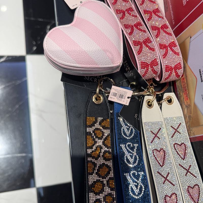 Victoria's Secret Pendant Keychain Accessory Metal Letter Pendant Jewelry Decoration Sparkling Diamond Pendant Victoria's Secret Pendant Keychain Accessory Metal Letter Pendant Jewelry Decoration Sparkling Diamond Pendant