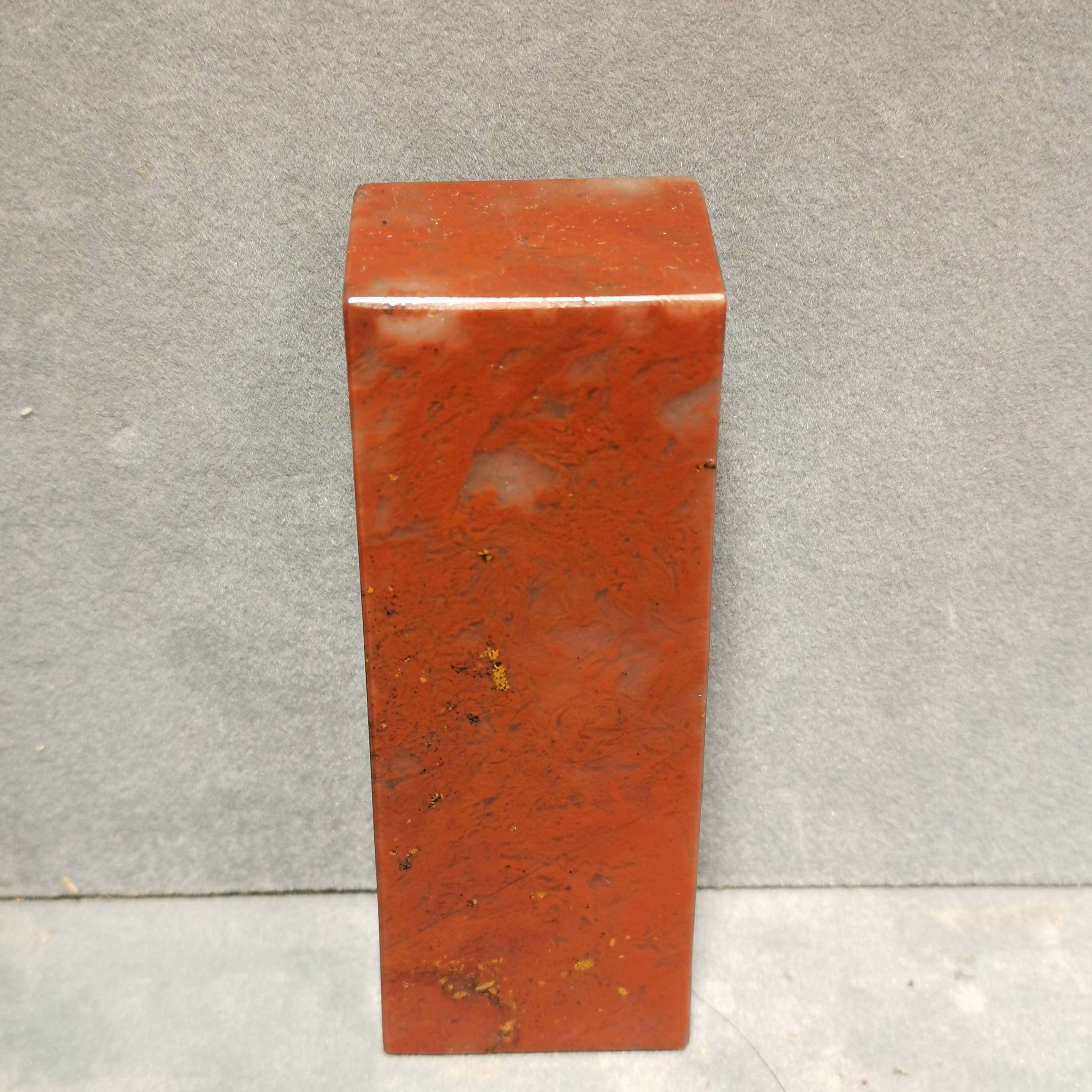 Guilin chicken blood jade Longsheng chicken blood stone plain surface calligraphy and painting private seal imperial concubine material seal 30