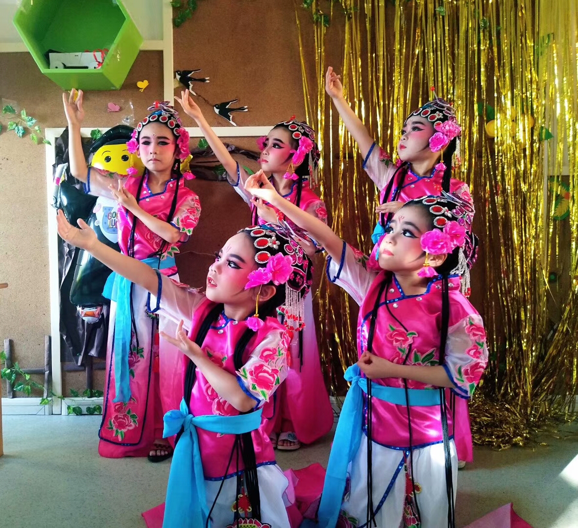Xiaohuadan Opera Qiaohua Dan trang phục Qinger nở hoa quần áo trẻ em Bắc Kinh Opera Xiaohongniang trang phục trẻ em đồ bé gái