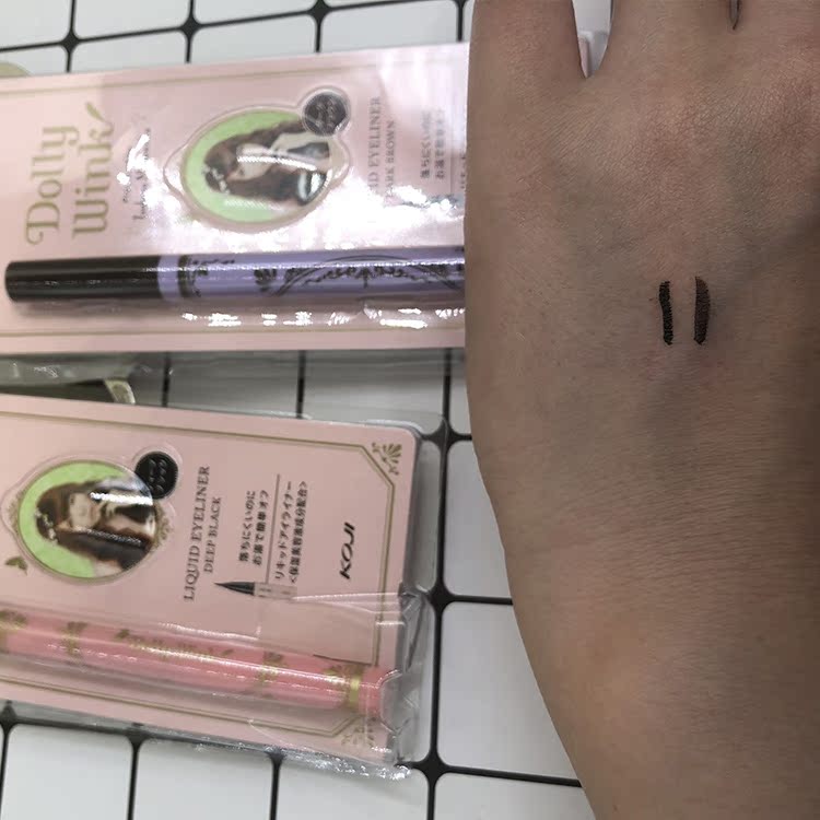 Zhou Zhou khuyên dùng bút kẻ mắt KOJI / Dolly Wink màu đen / cà phê hai màu tùy chọn - Bút kẻ mắt kẻ eyeliner cho mắt 2 mí