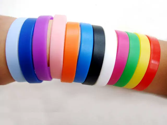 Nhật Bản và Hàn Quốc huỳnh quang màu chữ cao su vòng đeo tay kẹo màu vòng đeo tay silicone phụ kiện vòng đeo tay nam và nữ đá thạch anh tóc vàng