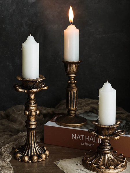 French Classical Candlestick Resin Decorations European Retro Nostalgic Display Shooting Props Artistic Taper and Candle Table Decoration For Home