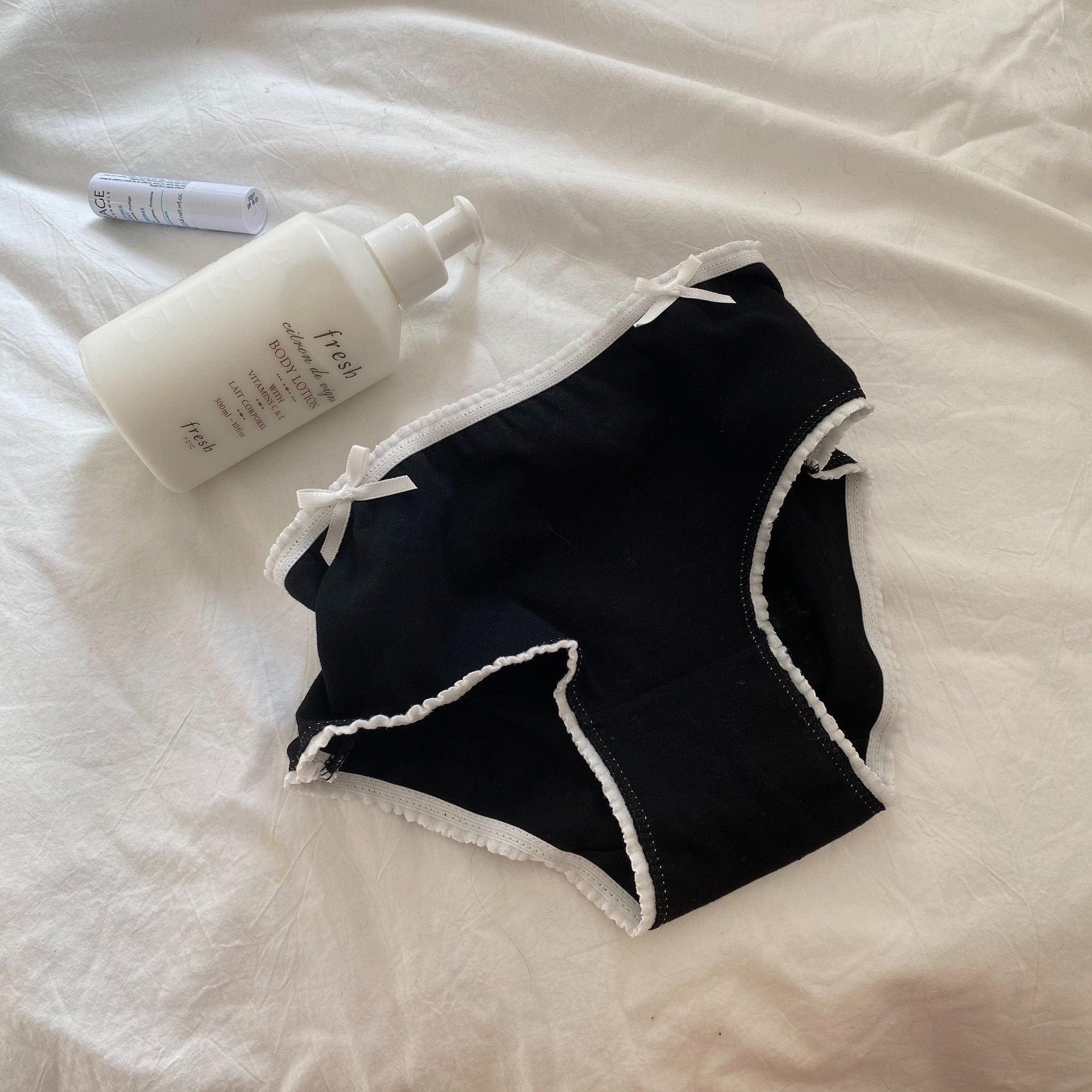 Happy every day Simple and versatile black cotton panties briefs white bow black and white style 107