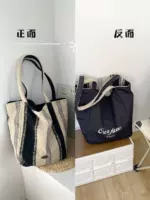 Круглый твидовый двусторонний вертикальный фасон - серые и белые полосы.