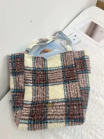 Обруч шерстяной двусторонний в вертикальные полосы - ледяные голубые полосы.