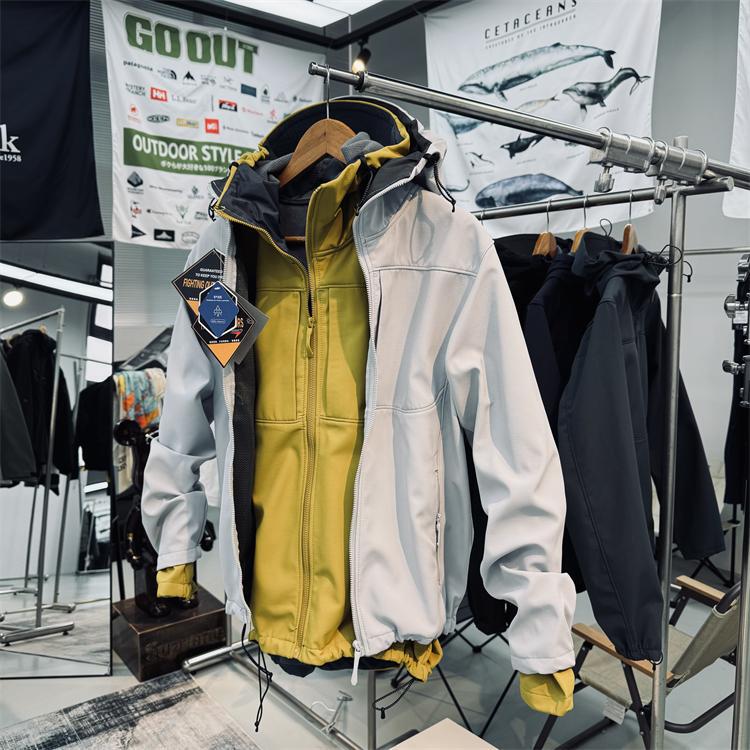 Affordable Alternative! Three-Dimensional Checkered Velvet Dynamic Warm Outdoor Softshell Jacket, Scratch-Resistant, Wear-Resistant, Water-Repellent, Unisex