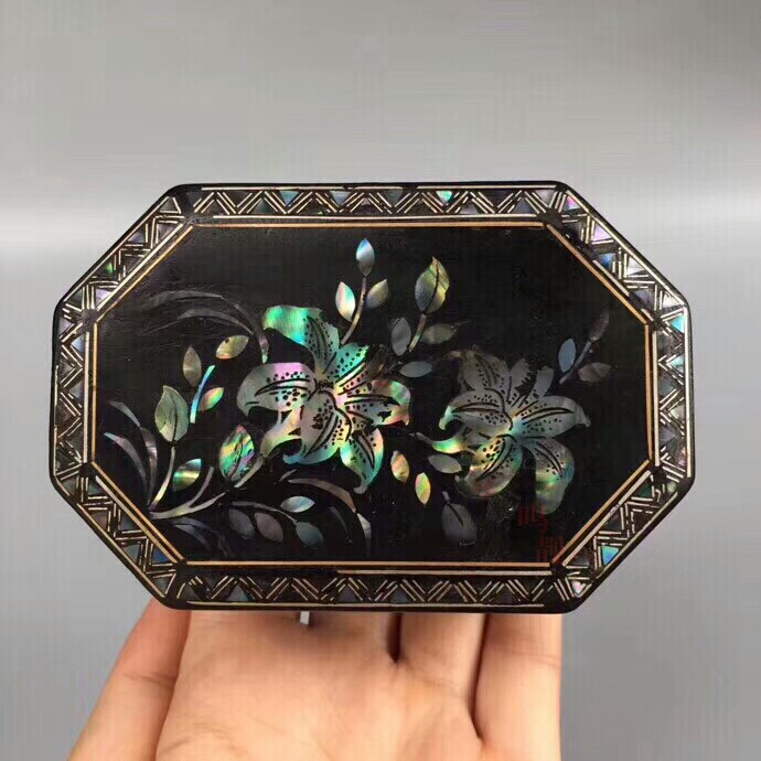 Qing Dynasty Antique Ancient Play Miscellaneous Old Bags Old Bags Old Bags Real Dry Longan Old Lacquered Box Spires Flower first decorated box Multi-treasure box