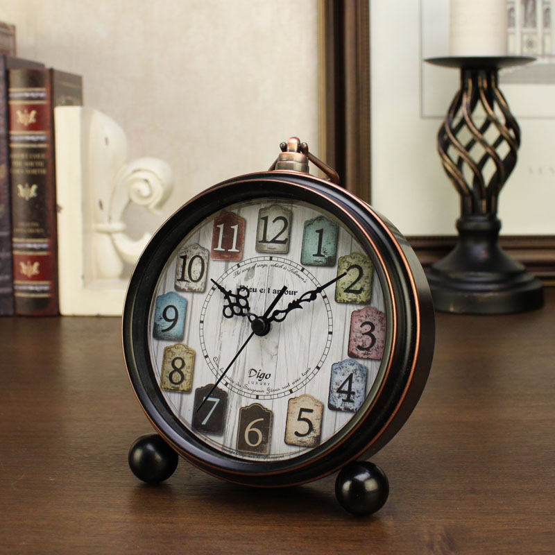 Home Watch Swing Pieces Desktop Living Room Creativity Small Alarm Clock Bedroom Bedside Mute Desktop Clock Retro Seat Clock