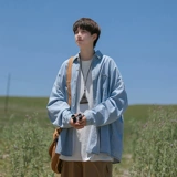 Синяя рубашка, куртка, изысканный стиль