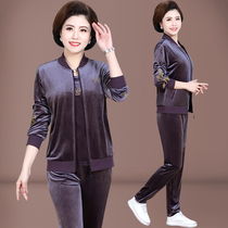 Middle-aged mother 2021 New Spring 40 years old 50 middle-aged gold velvet sports suit women Spring and Autumn three sets