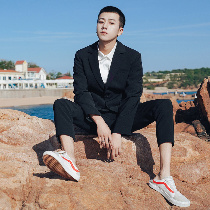 Suit phù hợp với nam 2019 mùa xuân khí mới màu tinh khiết nhỏ phù hợp với tuổi teen Hàn Quốc phiên bản của bộ đồ giản dị trên quần áo