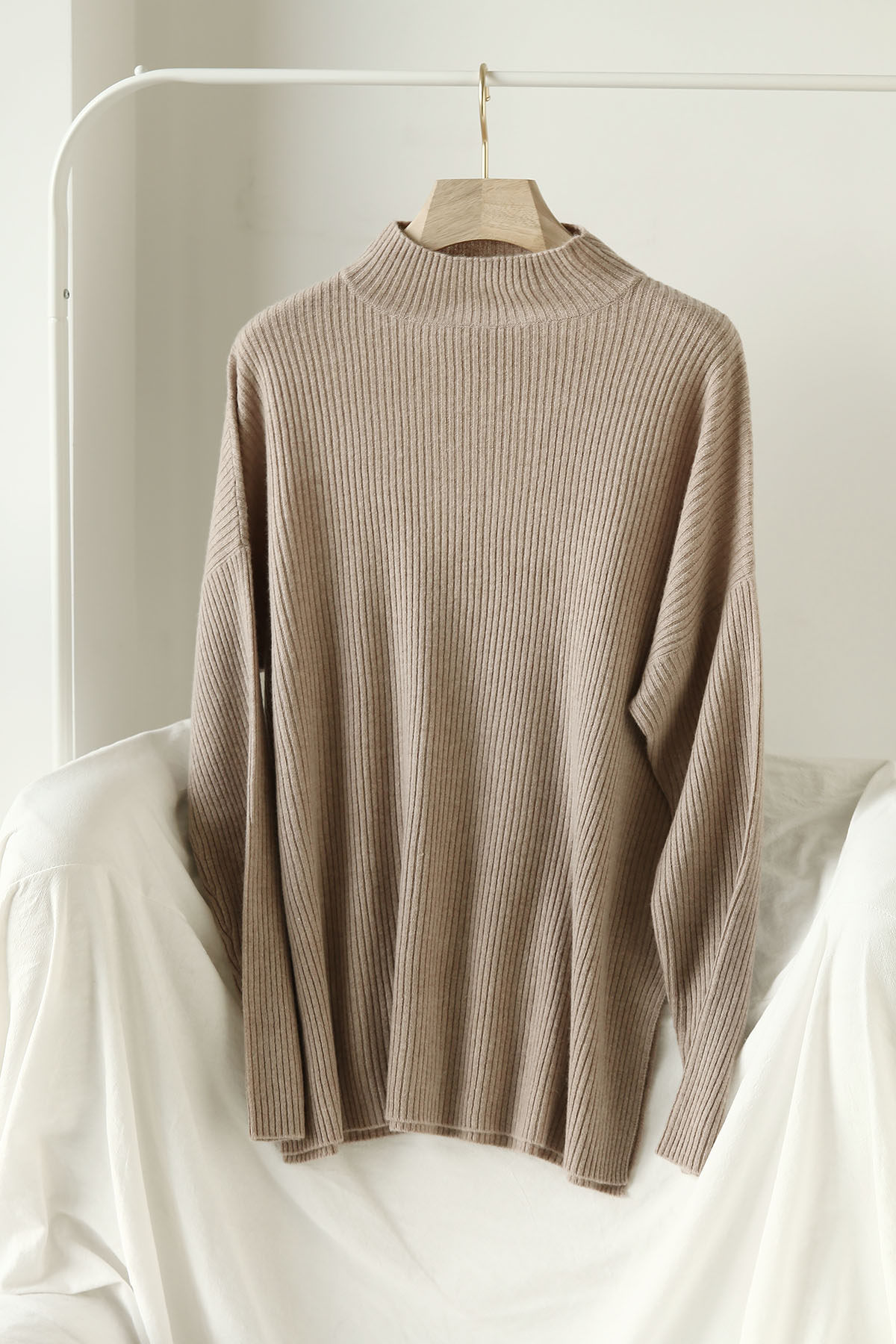 APC2022 early spring new 100 hitch lady knit semi-high collar bottom jersey bat sleeve head cashmere cardiff