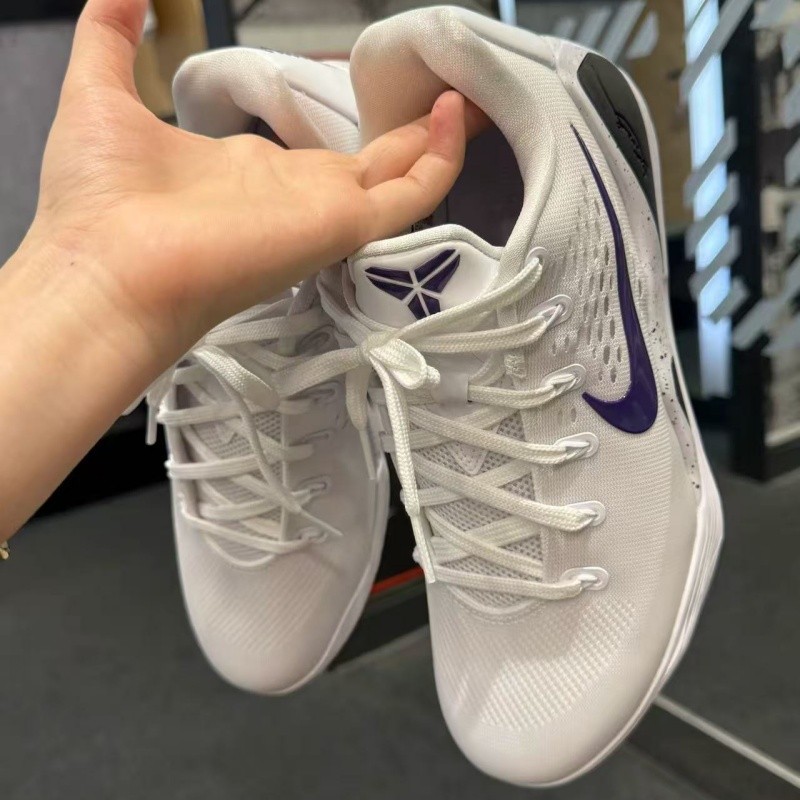 NIKE KOBE 9 白色低帮鞋——科比精神的青春传承