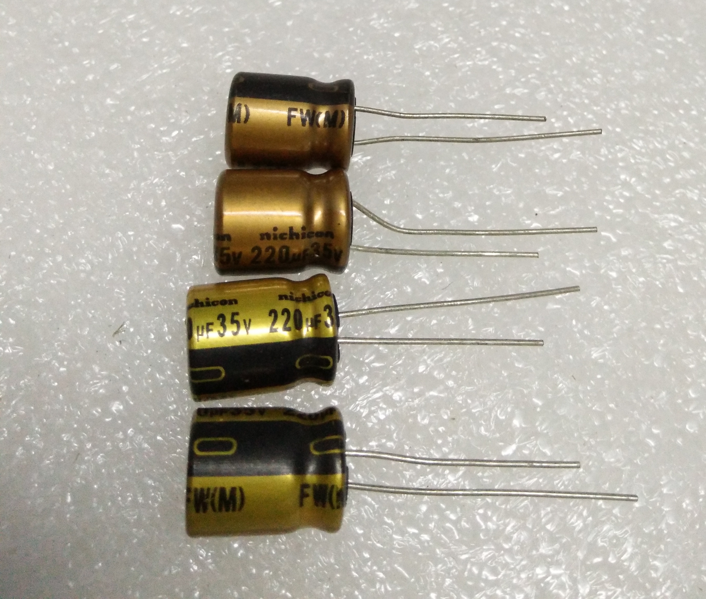 Japan Nikon FW Series Audio Fever Electrolytic Capacitor 35V220UF 10X12 5
