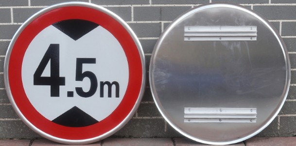 It is forbidden to drive into the sign sign sign reflective road sign speed limit 45 meters high vehicle warning reflective sign bracket