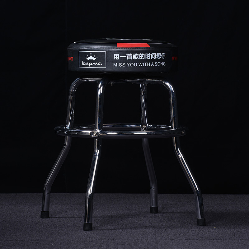 The Kamakkepma bench single for the rest of the table.