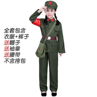 Зеленый лонгслив, штаны, ремень, шапка