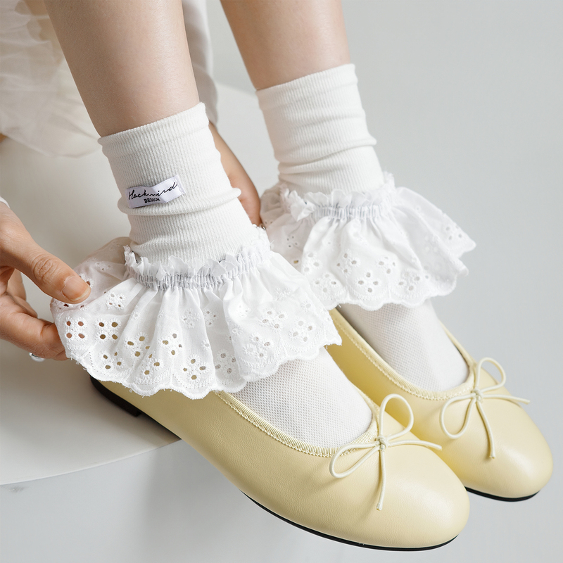 Nighttime Study Room White Mid-Calf Socks for Women, Spring Style, Ballet Style Vertical Striped Slouch Socks with Lace Label, Short Socks