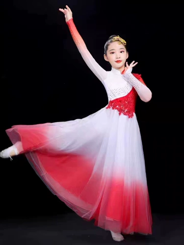 Свет процветает в современном открывающем танцах женской марлевой юбки