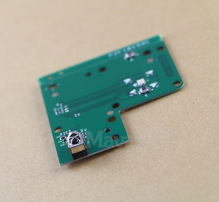 拆解Xbox 360 Slim的核心零件：进出仓按键板如何影响玩家体验