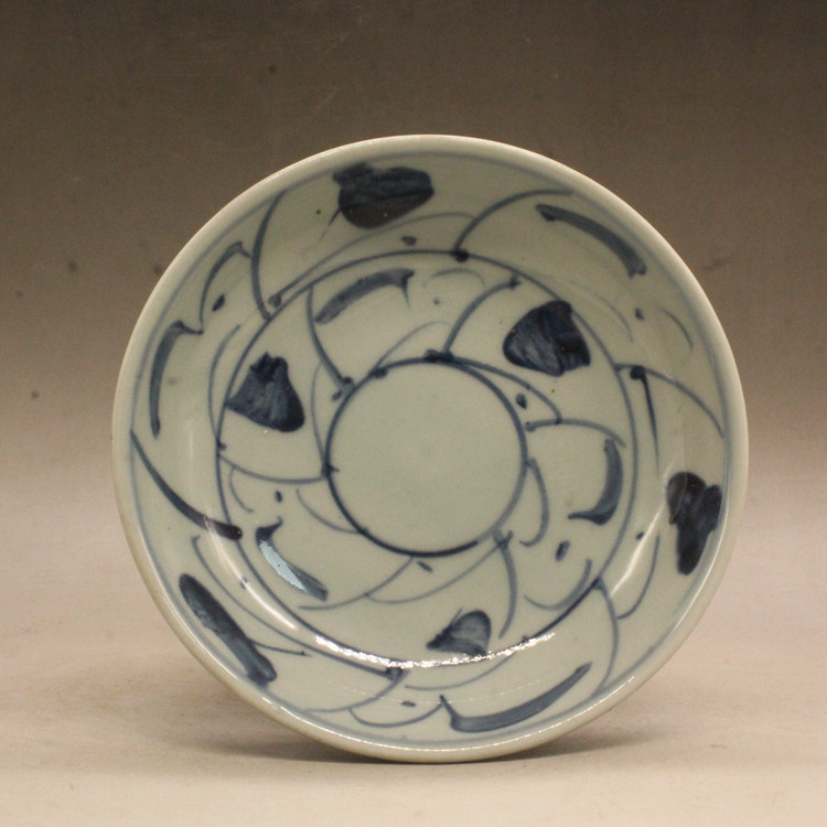 Qingguang Xu Folk Kiln Green Flowers And Grass Tattoo Small Sauces Imitation Ancient Porcelain Ancient Play Antique Collection Retro Collection-Taobao