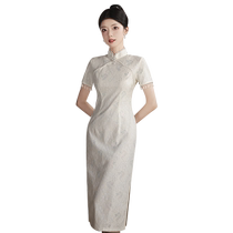 Robe de fiançailles cheongsam blanche en dentelle portable au quotidien 2024 enregistrement féminin et certificat nouvelle robe de chambre de style chinois pour petite personne