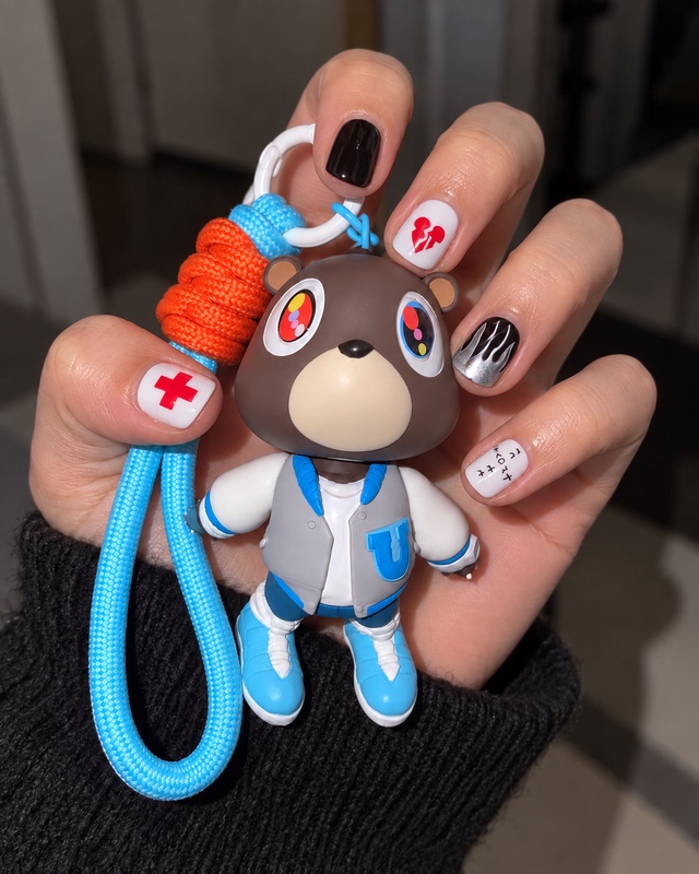 Original Pendant Bear Bag Kanye Dropout Bear Hand-Painted Figurine Bag Keychain Accessory Original Pendant Bear Bag Kanye Dropout Bear Hand-Painted Figurine Bag Keychain Accessory