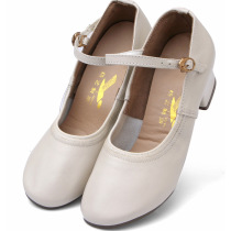 Yang Yi fabrique des chaussures de danse carrées à semelles souples et à semelles tendineuses en cuir véritable pour les chaussures de danse à talons moyens et les chaussures de performance dâge moyen et âgées.