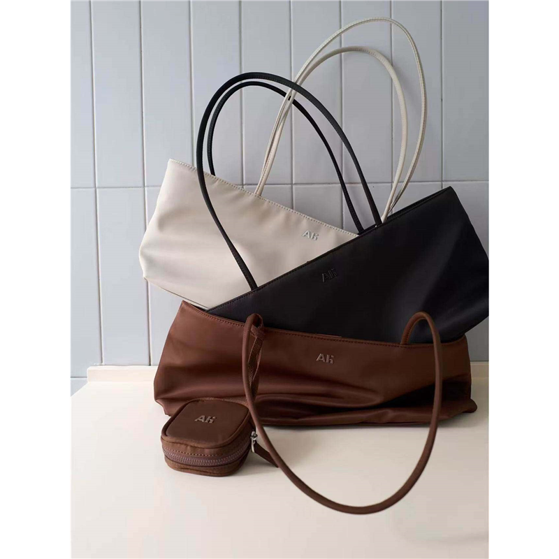 Korean Niche Brand Avamhome, the Same Nylon Tote Bag as Worn by Blogger Jinae Kim, Can Be Used as a Handbag, Shoulder Bag, or Underarm Bag
